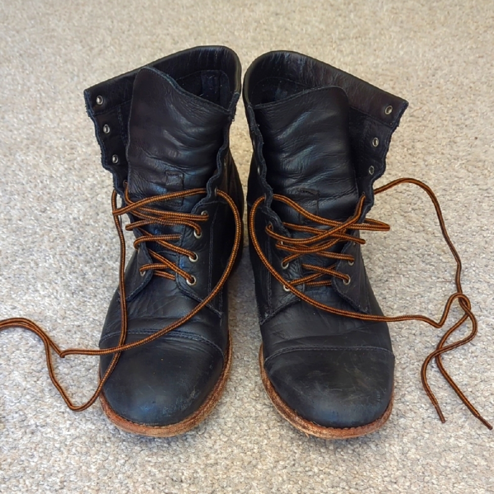 Frye Ankle Boots Black Leather with Brown Laces